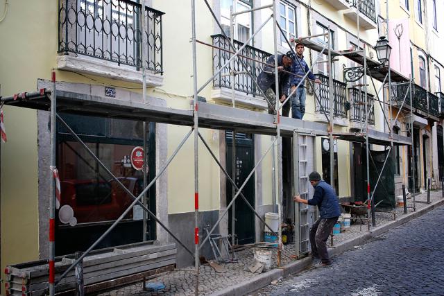 Governo quer investir 450 milhões de euros em obras públicas até 2020, após ano ´horribilis´ em 2015